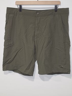 The North Face Olive Green Lightweight Cargo Shorts 9in Inseam Mens Size 38